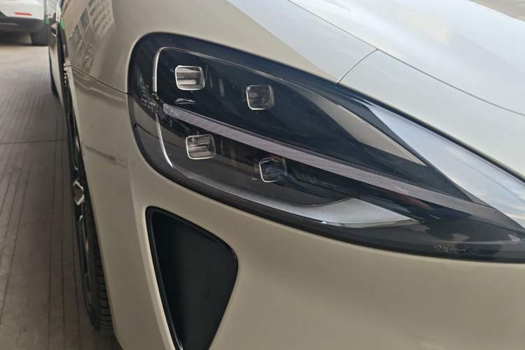 Used Xiaomi Auto SU7 2024 Four-Wheel Drive Ultra-Long Range Advanced Intelligent Driving Max Edition