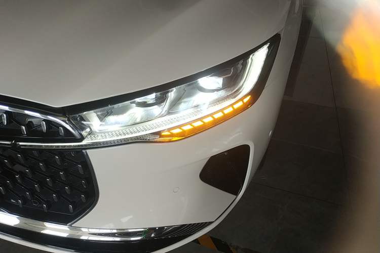 Used Lincoln Z 2022 iEnjoy Luxury Edition Left Front Headlight