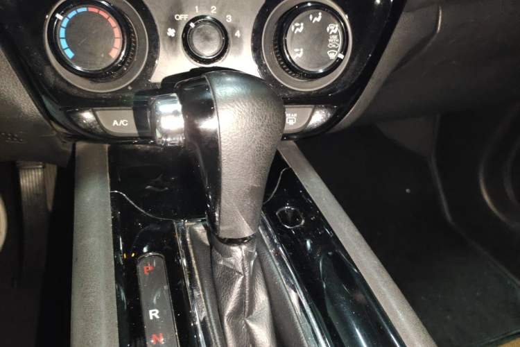 Used Honda Vezel 2015 1.5L CVT two-wheel drive Comfort trim Gear Lever