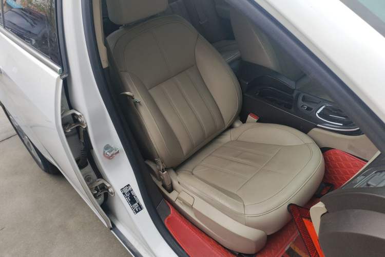 Used Buick Regal 2015 2.0L Elite Fashion Edition Right Front Seat