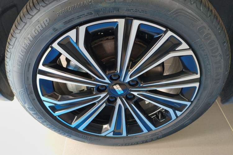 Used Geely Galaxy Xingjian 7 EM-i 2025 120km Flagship Edition Left Front Wheel Hub