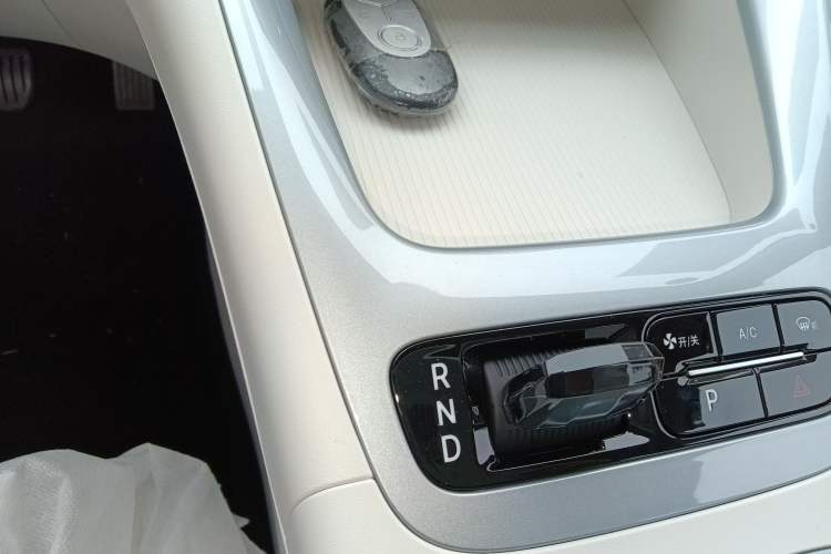 Used Geely Galaxy Geome 2026 Model 310km Youth Edition Gear Lever