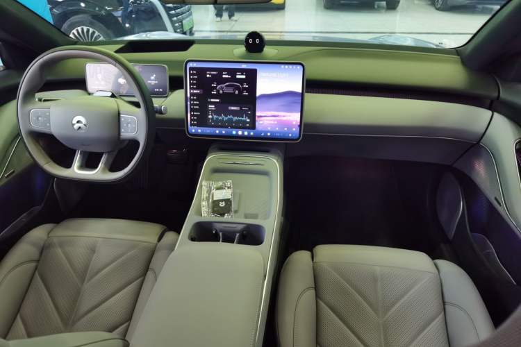 Used Nio ET5T 2025 75 kWh Touring Interior 2