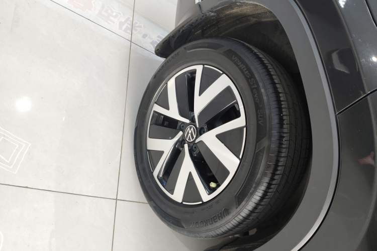 Used Volkswagen Tayron 2023 330TSI Two-Wheel-Drive Luxury Plus Advanced Version Right Rear Wheel Hub