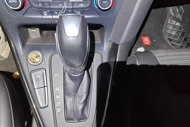 Used Ford Focus 2015 Hatchback EcoBoost 125 Automatic Supreme Style Edition
