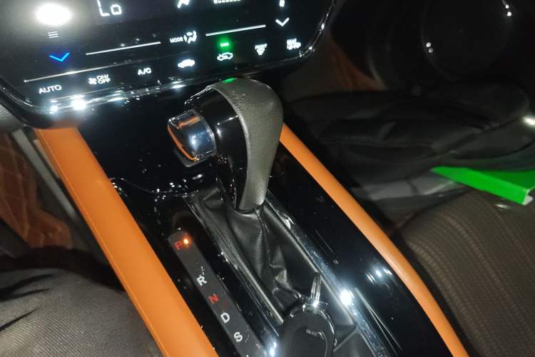 Used Honda Vezel 2015 1.8L CVT 2WD Luxury Model
