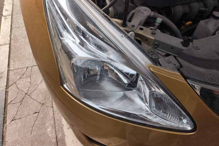 Used Nissan Tiida 2011 1.6L CVT Smart Version Right Front Headlight