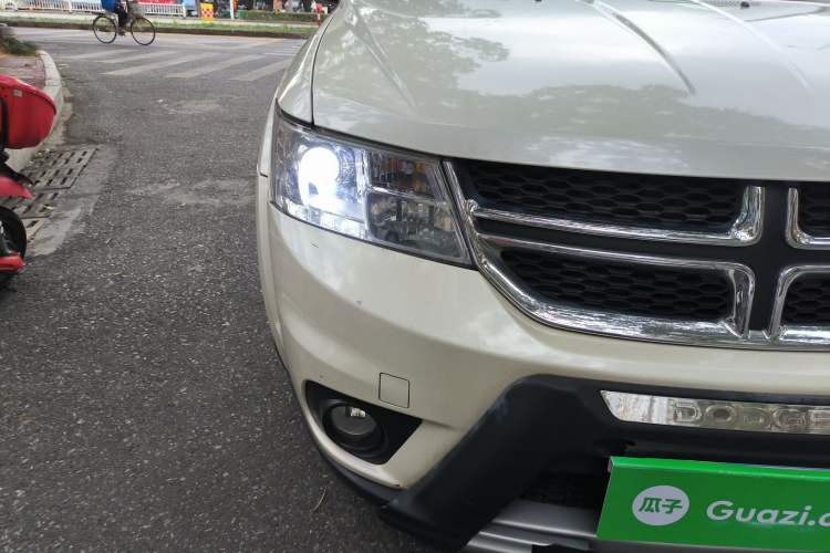 Used Dodge Journey 2013 2.4L Two-Wheel Drive Luxury Version