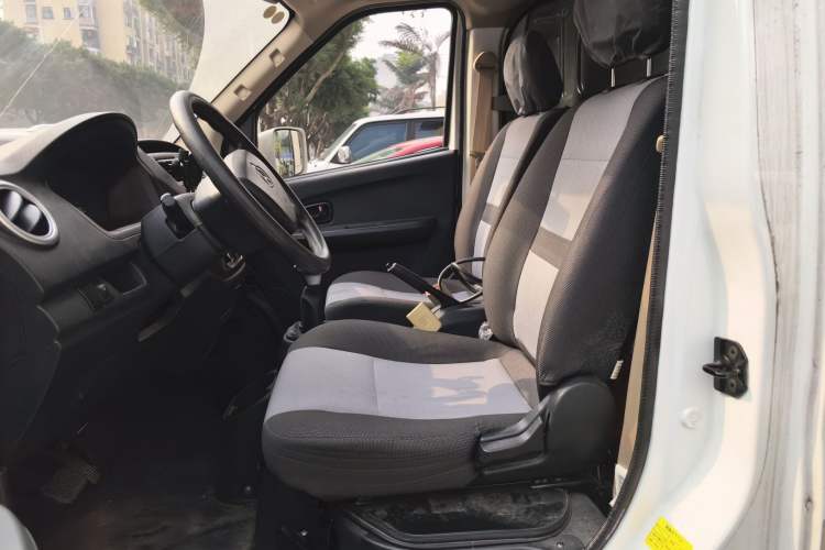 Used Chana Ruixing EM60 2023 Pure Electric Van 4525 mm Long Flat Roof with Back-Hinged Doors 2 Seats 60 kW 38.7 kWh
