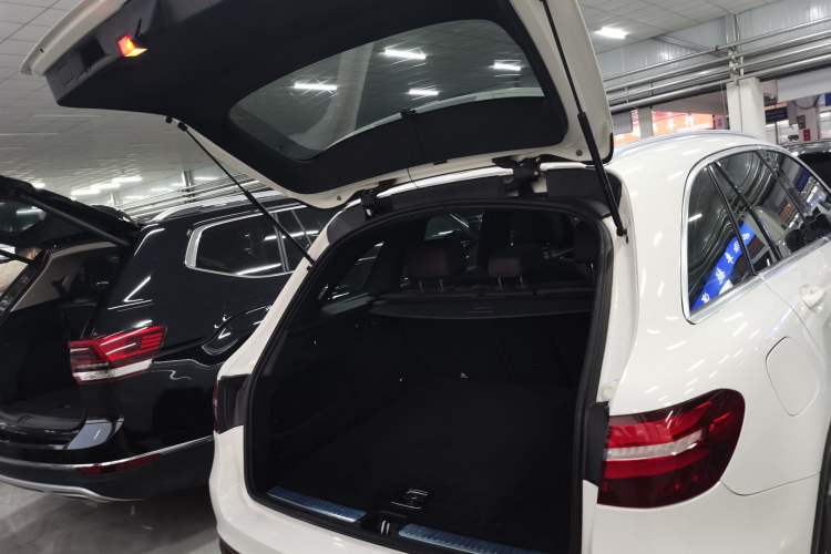 Used Mercedes-Benz GLC 2016 GLC 300 4MATIC Dynamic Model