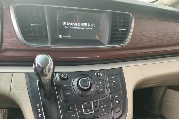 Used Buick GL8 2017 25S Luxury Version China V Standard Audio And AC Panel