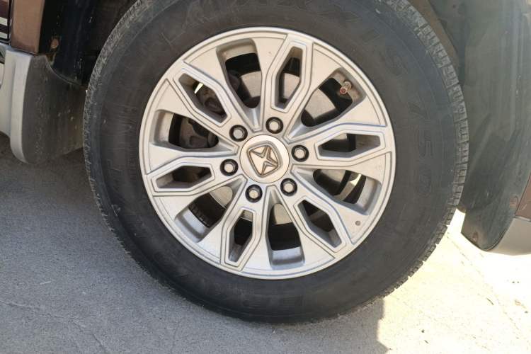 Used JMC Yusheng S350 2016 2.0T Automatic Two-Wheel Drive Gasoline Luxury Version with Sunroof 5 Seats