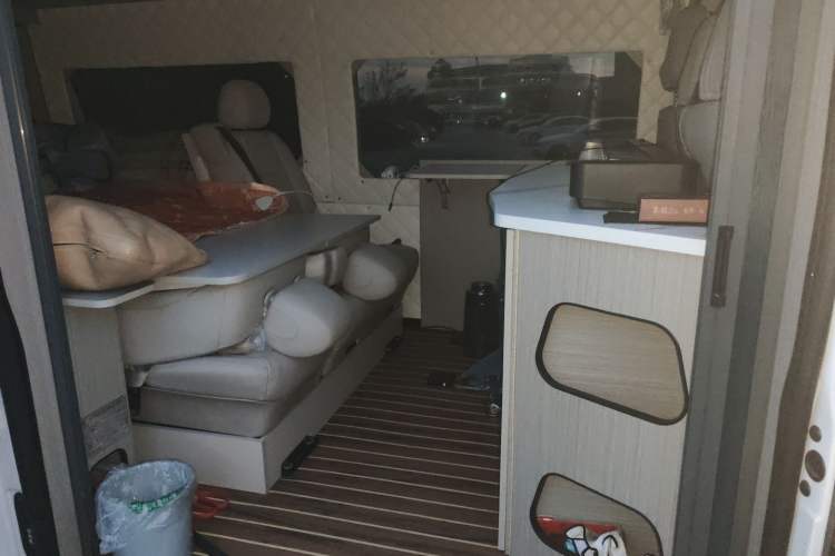 Used JMC Fushun 2022 2.0T Manual Multi-Function Passenger Vehicle Mid-Range High Roof 6-7 Seats
