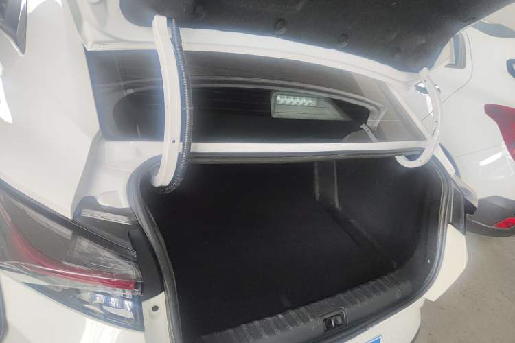 Used Dongfeng Aeolus Yixuan 2021 230T Automatic Zuiying Knight Edition Trunk