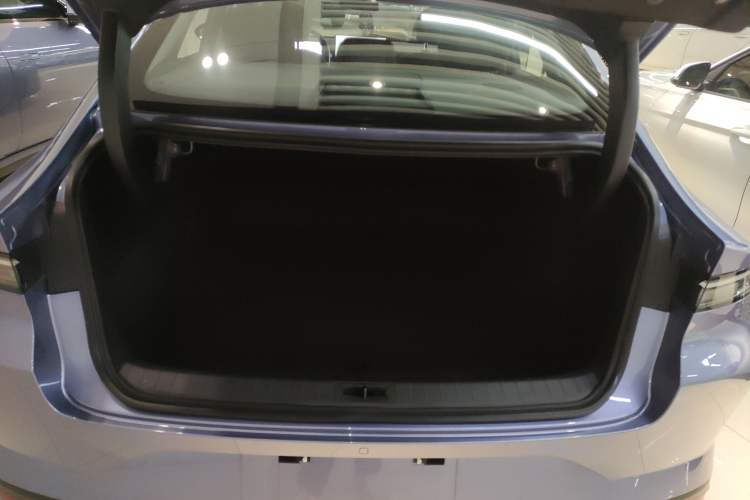 Used Nissan N6 2026 Model 180 Max Trunk