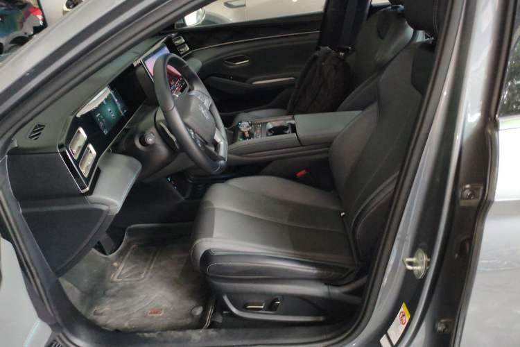 Used BYD Qin L 2025 DM-i Smart Drive 120KM Leading Model Left Front Seat