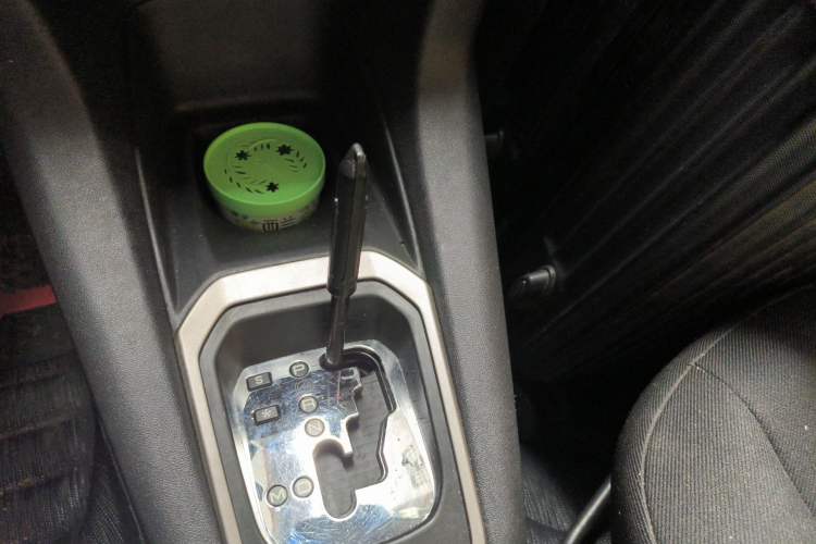 Used Peugeot 301 2016 1.6L Automatic Comfort Edition Gear Lever