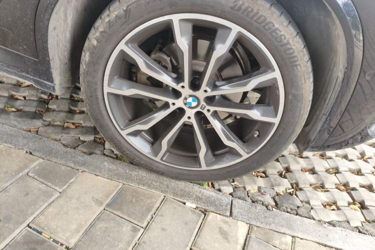 Used BMW X3 2022 Second Facelift xDrive30i Leading Edition M Night Sky Package Right Front Wheel Hub