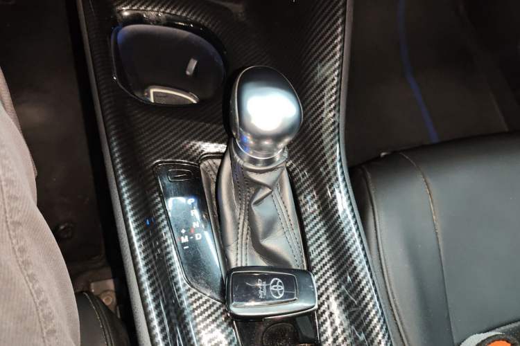 Used Toyota C-HR 2018 2.0L Luxury Sunroof Version China V Emission Standard