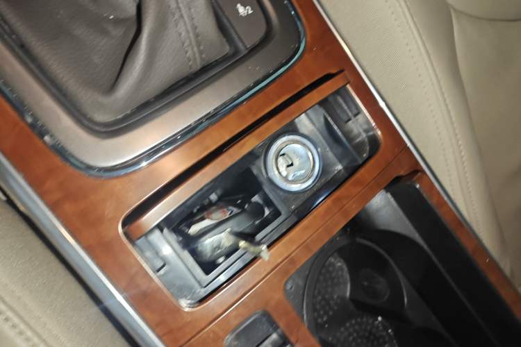 Used Roewe 950 2015 1.8T Luxury Edition
