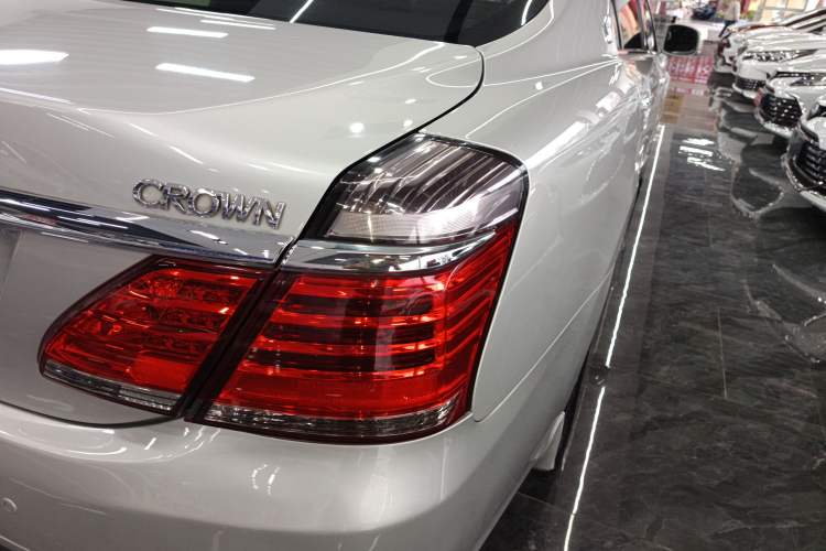 Used Toyota Crown 2012 2.5L Royal Leather Edition