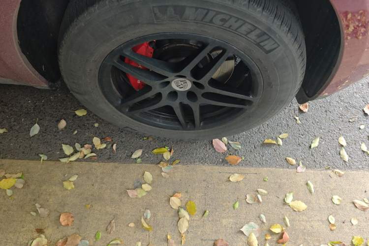 Used Porsche Macan 2017 Macan 2.0T Right Front Wheel Hub