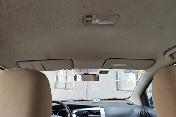 Used Nissan Livina 2013 1.6XE Manual Comfort Edition Headliner