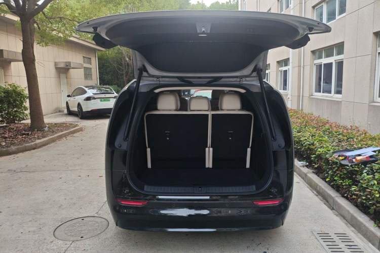 Used Li Auto MEGA 2025 Home Family Special Edition