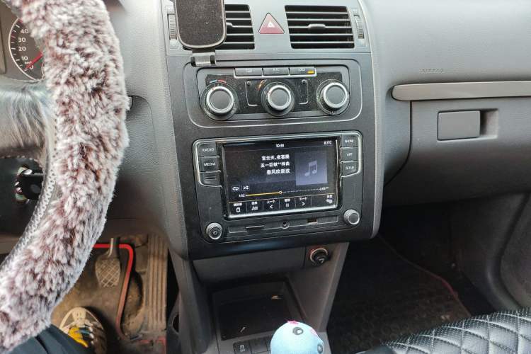 Used Volkswagen Touran 2015 1.4T Manual Fashion Edition 5-Seater Audio And AC Panel