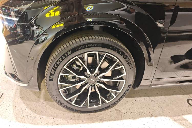 Used Zeekr 7X 2026 75kWh Rear-Drive MAX Edition Left Front Wheel Hub