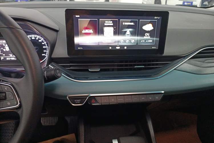 Used Geely Auto Emgrand S 2022 1.4T CVT Crossover Player Edition Audio And AC Panel