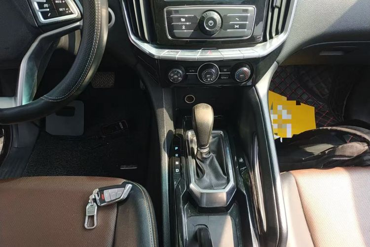 Used JMC Yusheng S350 2016 2.0T Automatic Two-Wheel Drive Gasoline Luxury Version with Sunroof 5 Seats
