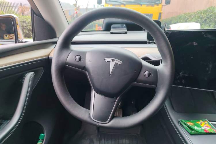 Used Tesla Model Y 2021 Standard Range Rear-Wheel Drive Version Steering Wheel
