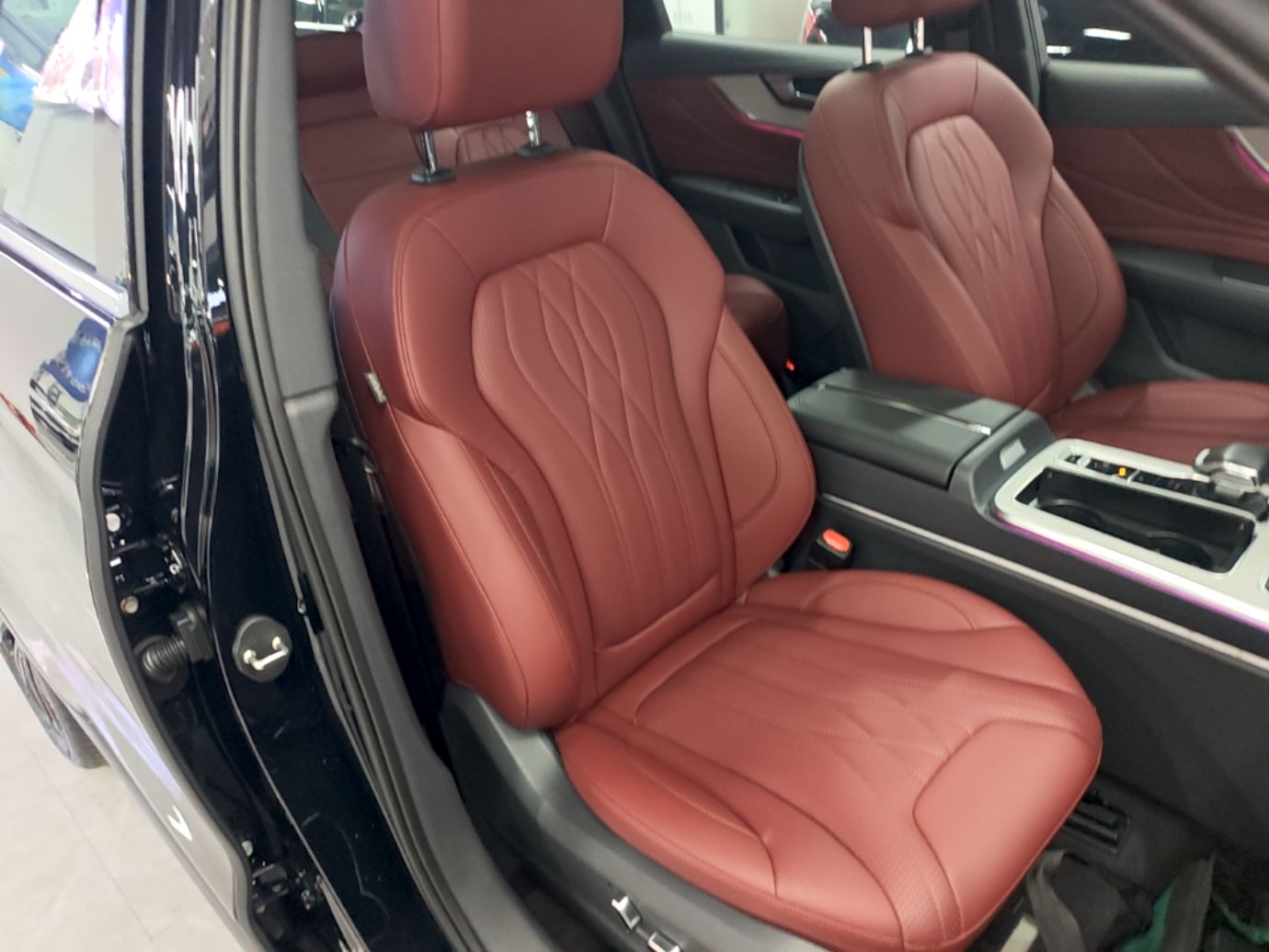 Hongqi HS5 2025 2.0T Two-Wheel-Drive Xuan Ying Edition — снимка 19
