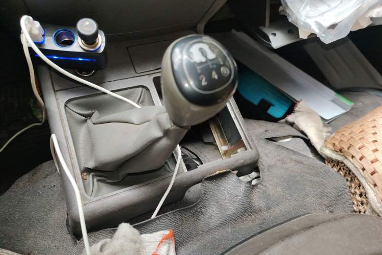 Used Jinbei Hiace 2020 2.0L Express King Series Deluxe Van Standard Roof China VI Emission Standard 1TZS