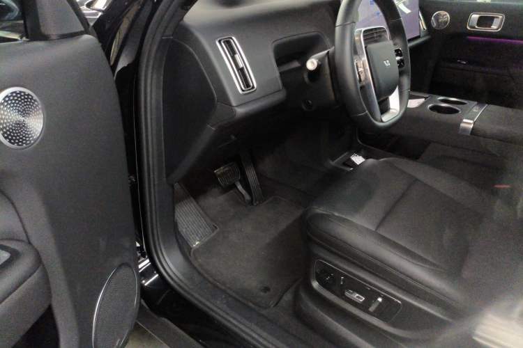 Used Li Auto L8 2025 Ultra Smart Refreshed Edition