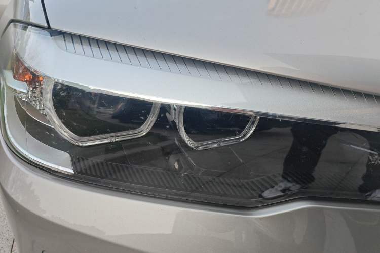 Used BMW 5 Series 2019 530Li Leading Model Luxury Package Right Front Headlight