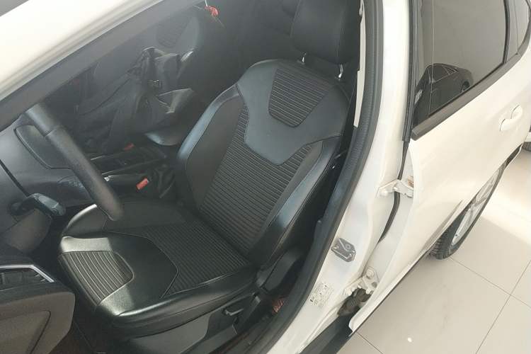 Used Ford Focus 2018 Hatchback Classic 1.6L Automatic Trendy SmartDrive Edition
