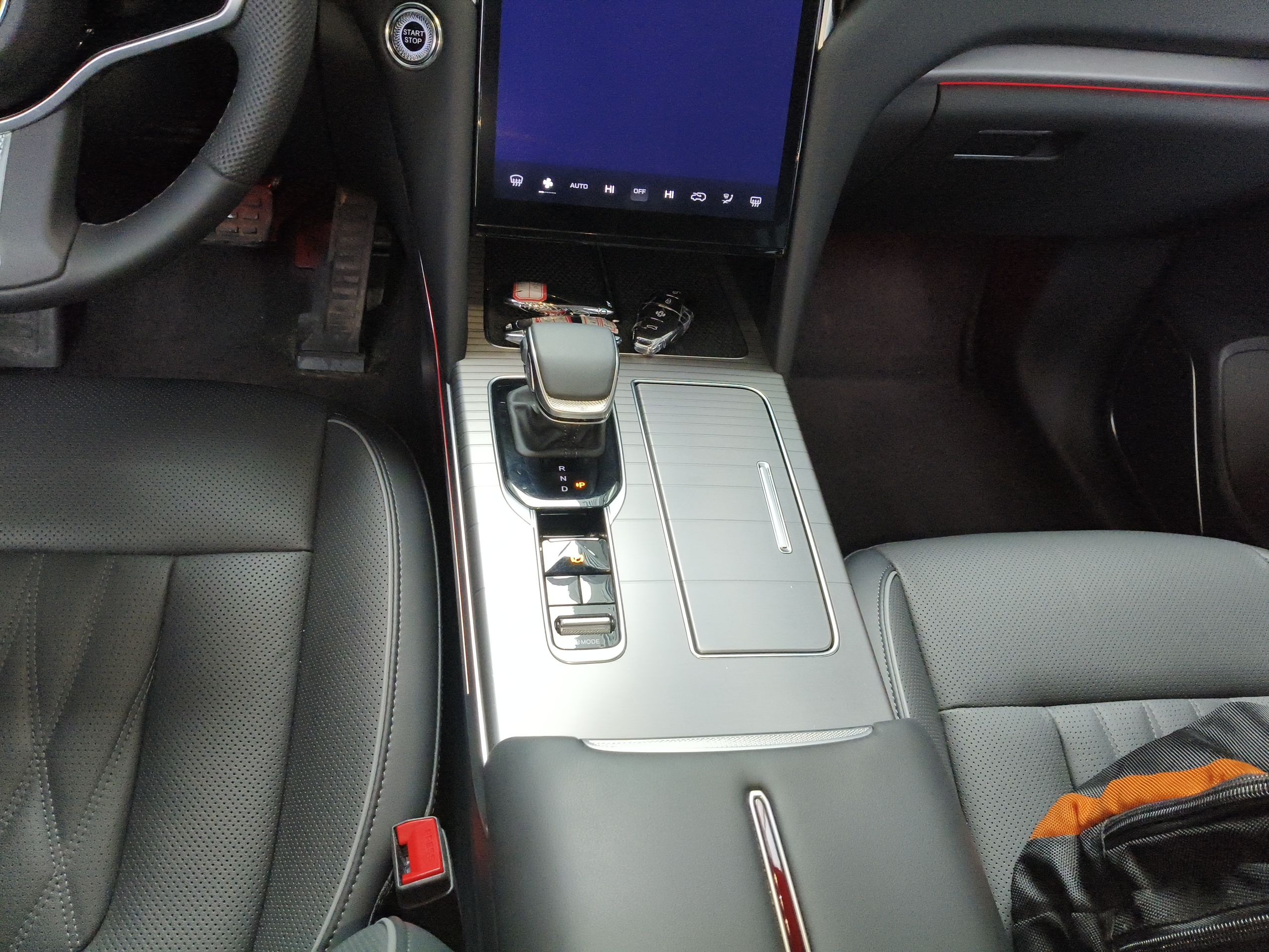 Hongqi HS7 PHEV 2024 2.0T PHEV Four-Wheel Drive Flagship Edition 6 Seats — снимка 16