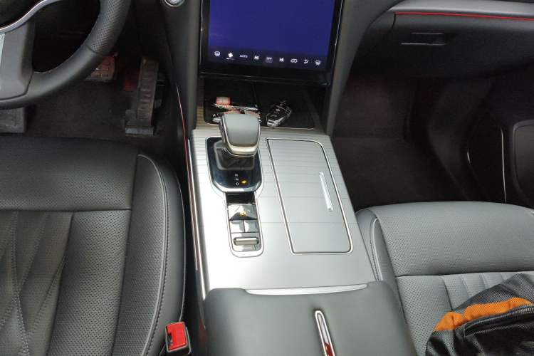 Used Hongqi HS7 PHEV 2024 2.0T PHEV Four-Wheel Drive Flagship Edition 6 Seats Gear Lever