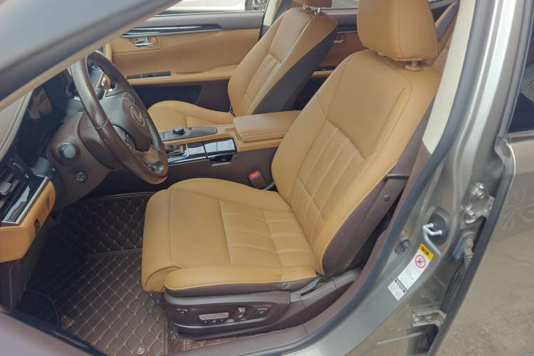 Used Lexus ES 2015 300h Comfort Edition
