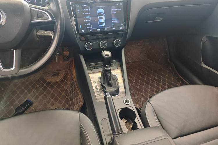 Used Skoda Octavia 2016 1.6L Automatic Smart Drive Edition Gear Lever