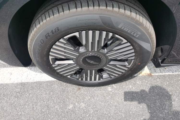 Used Geely Galaxy LEVC L380 2024 140-Degree 6-Seater All-Wheel-Drive Ultra Left Front Wheel Hub