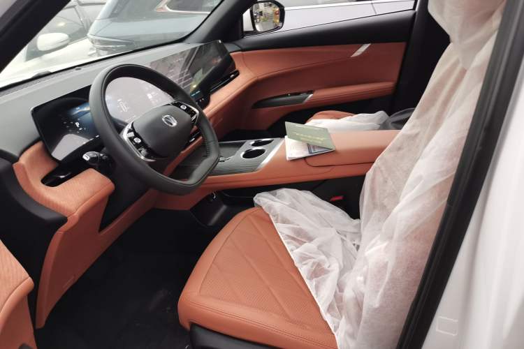 Used CHANGAN CS75 PLUS 2025 Model, 4th Generation 1.5T New Blue Whale Smart Excellence Version
