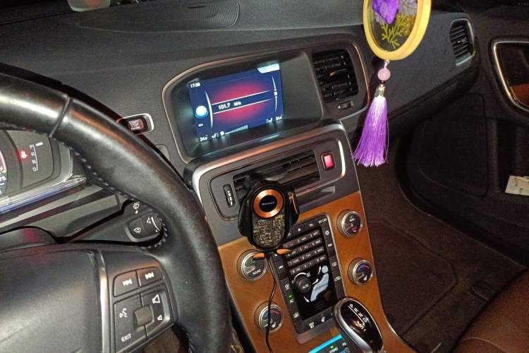 Used Volvo S60 New Energy 2015 S60L E-Drive Hybrid T6 Smart Drive Edition Audio And AC Panel