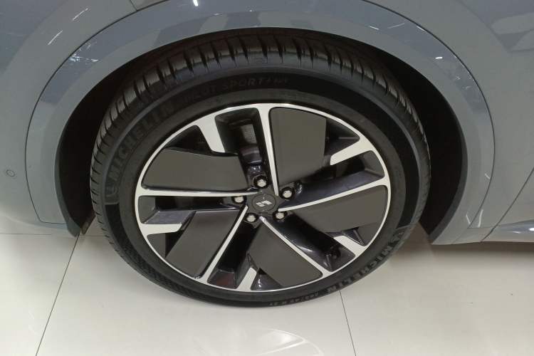 Used Li Auto L8 2025 Ultra Smart Refreshed Edition Exterior 4