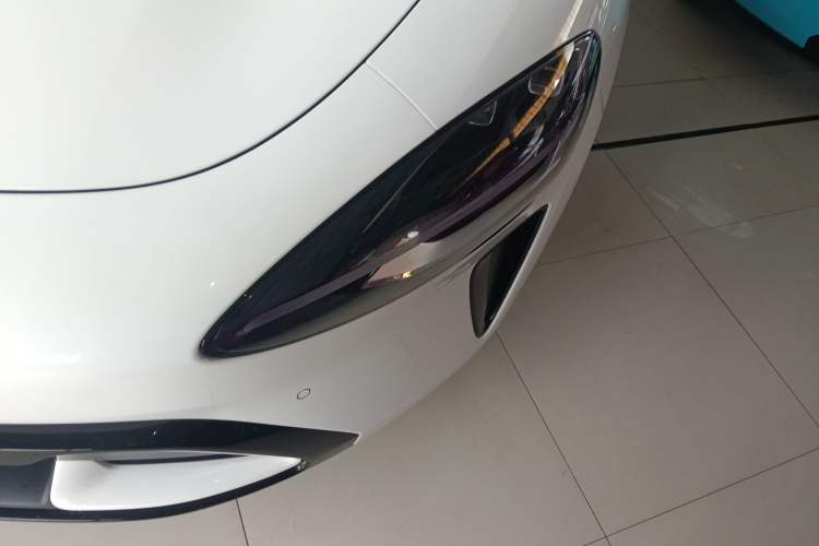 Used Xiaomi Auto SU7 2024 Four-Wheel Drive Ultra-Long Range Advanced Intelligent Driving Max Edition Left Front Headlight