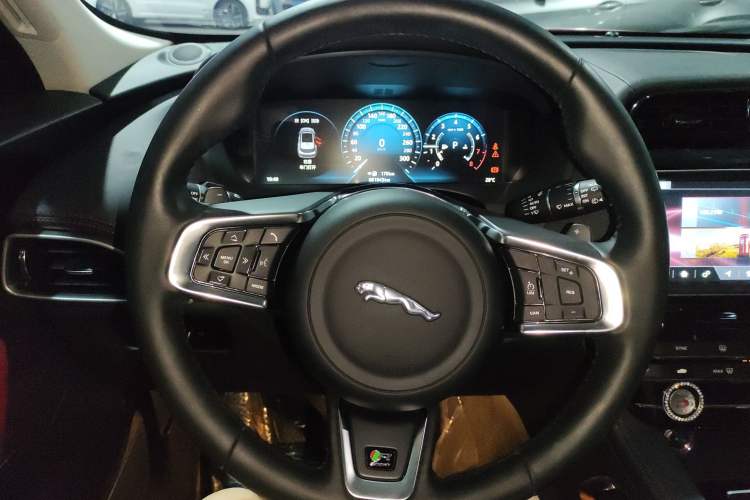 Used Jaguar F-PACE 2016 2.0T Two-Wheel-Drive R-Sport Sport Edition
