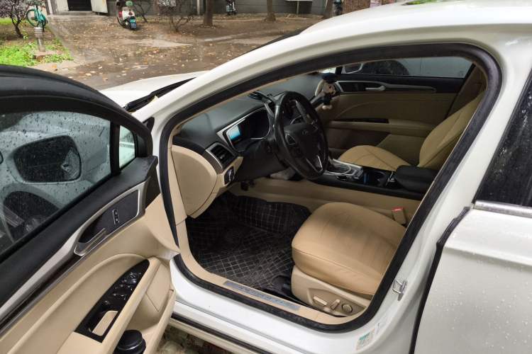 Used Ford Mondeo 2013 2.0L GTDi 200 Fashion Edition Driver Seat