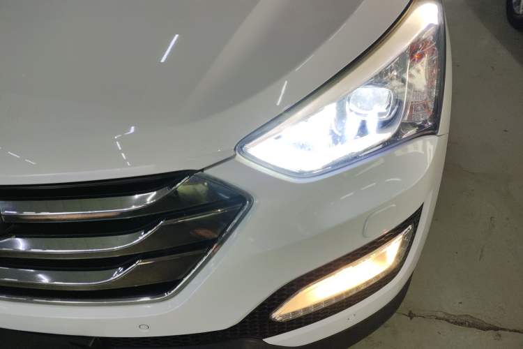 Used Hyundai Santa Fe 2013 2.0T Automatic All-Wheel Drive Top Trim